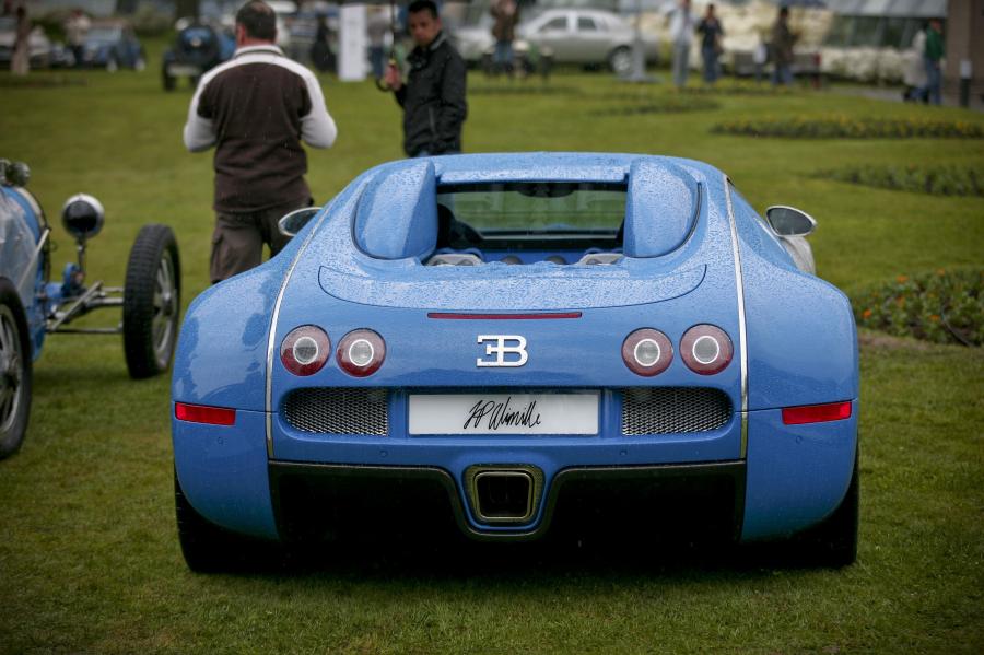  Bugatti Veyron 16.4 Centenaire 2009 года  (фото 12 из 130)